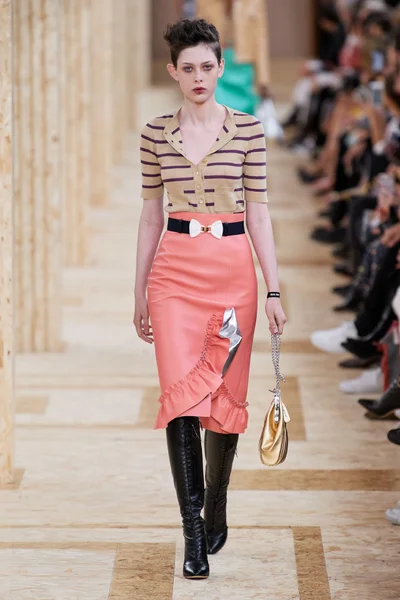 Look 28
